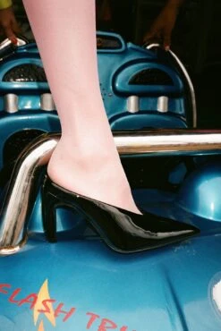 Jeffrey Campbell BUZZING -Outlet Elevated Steps Store buzzing pump jeffrey campbell 259136