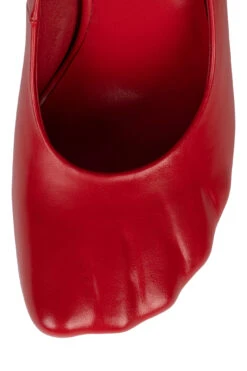 CONFORM -Outlet Elevated Steps Store conform pump jeffrey campbell 508270